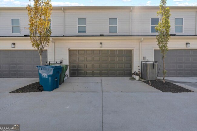 Building Photo - 1954 Sanford Dr