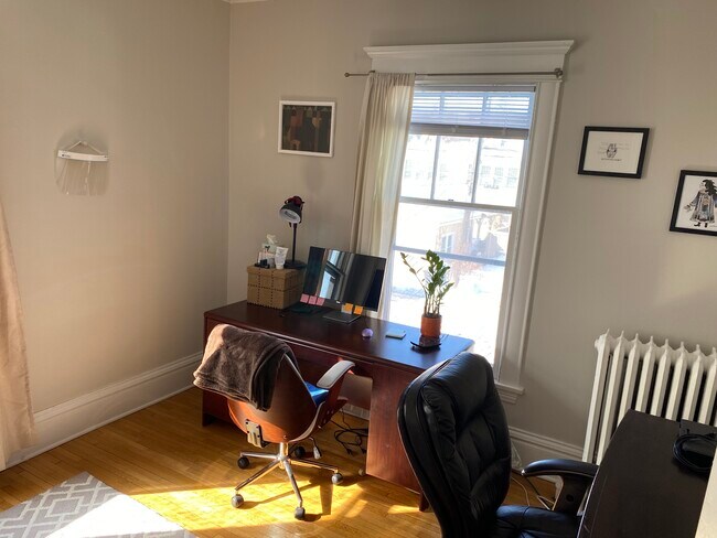 Building Photo - 2504 Girard Avenue South