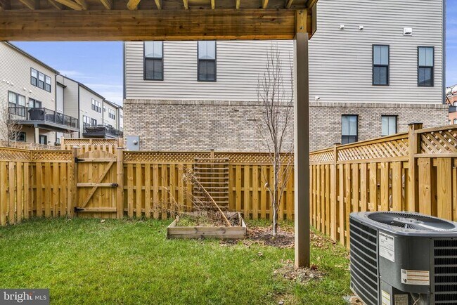 Building Photo - 23035 Sullivans Cove Sq