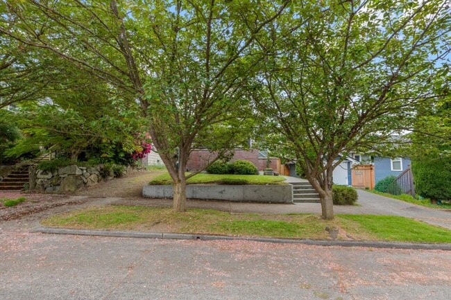 Building Photo - 4Bd/2Ba Seattle Home
