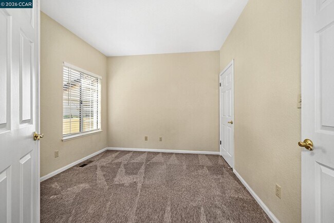 Building Photo - 1319 Strawberry Ct