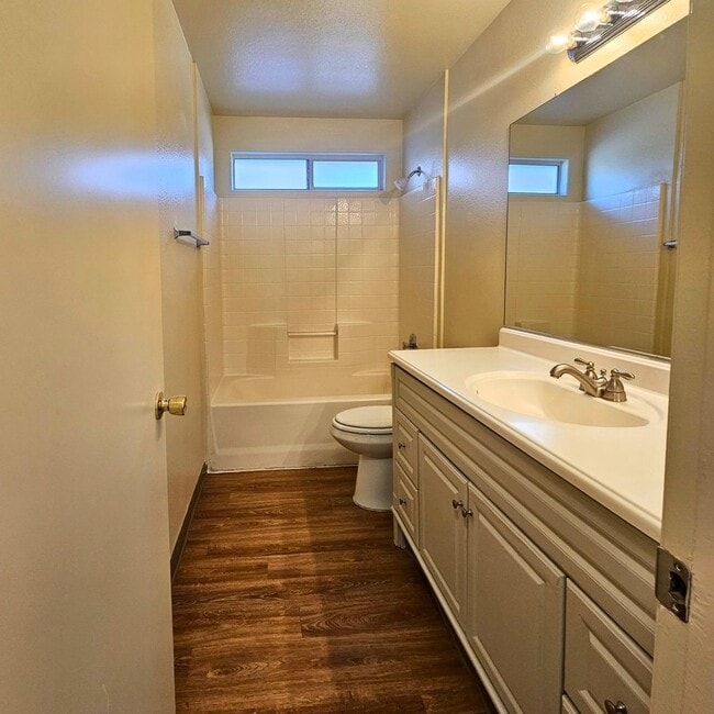 Building Photo - MOVE-IN READY 3BR/2BA SINGLE FAMILY HOME I...