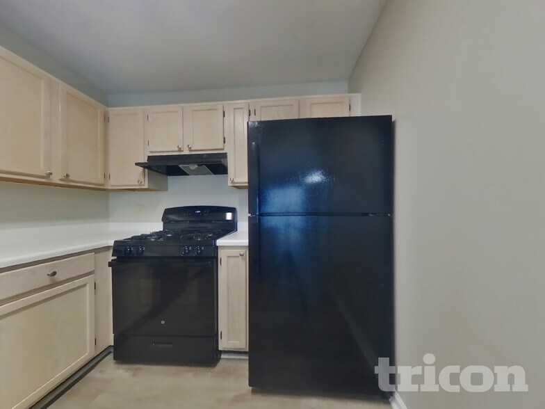 Building Photo - 1831 Commonwealth Dr