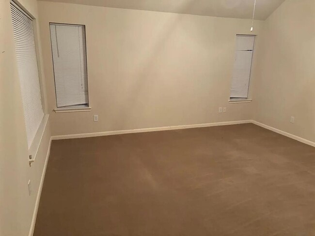Building Photo - 123 Cove Cir