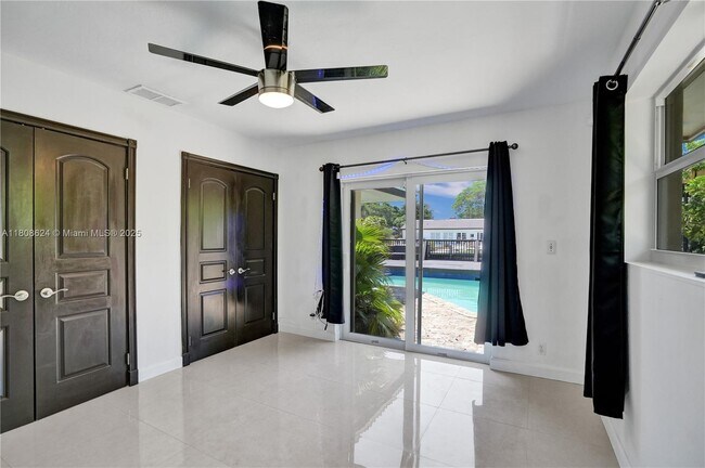 Building Photo - 3100 NE 56th Ct