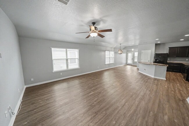 Building Photo - Modern 4-Bed Home with Open Layout in New Braunfels - Realtor Commission: $500