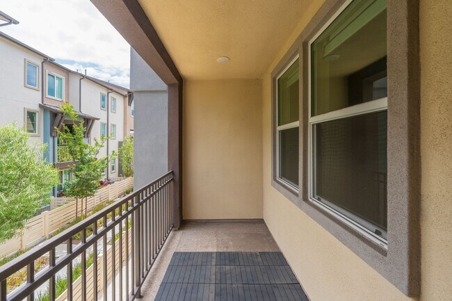 Building Photo - Newer townhome rental located in the gated One Seven Eight community!