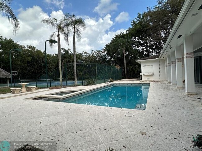 Building Photo - 6505 SW 92nd St