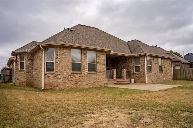 Building Photo - 4604 SW Swinton Dr