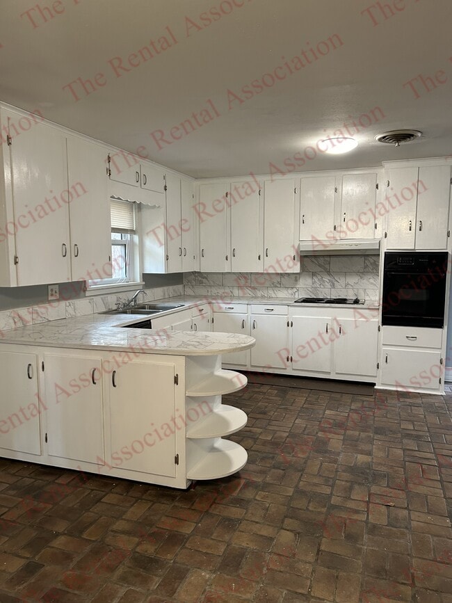 Building Photo - 1908 Roosevelt Dr