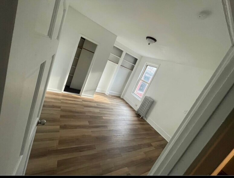 Building Photo - 304 S 6th St
