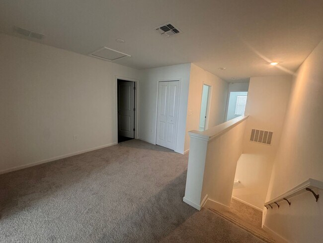 Building Photo - 4923 SW 81st Loop