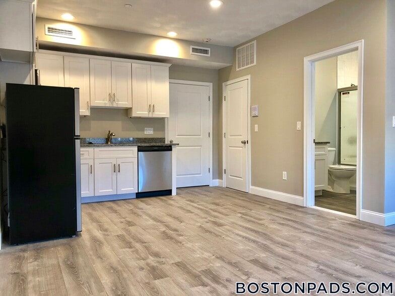 Building Photo - 9 Dehon St