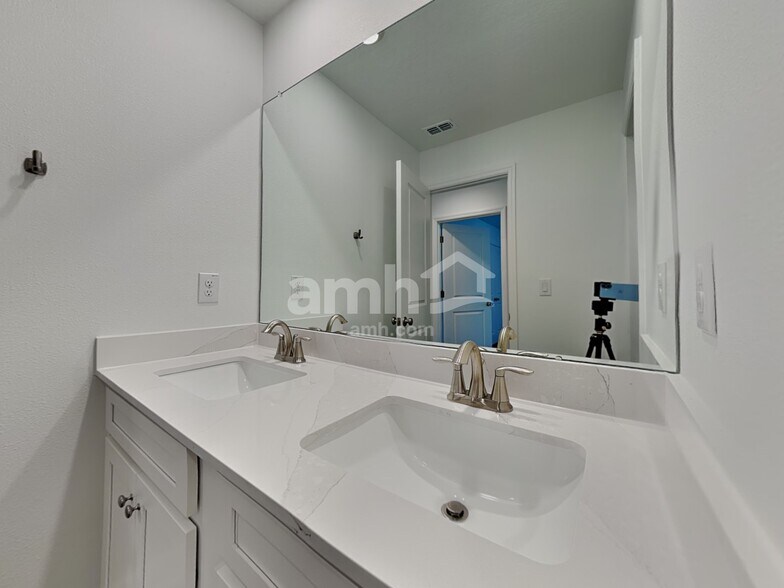 Building Photo - 6764 Atlantic Bch Ave