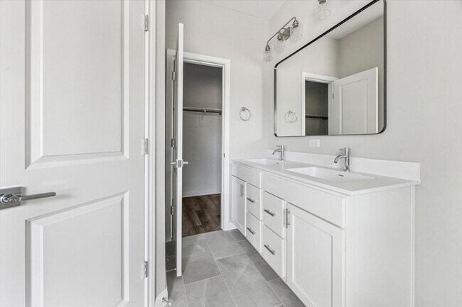 Building Photo - 9912 Clark Cyn Ln