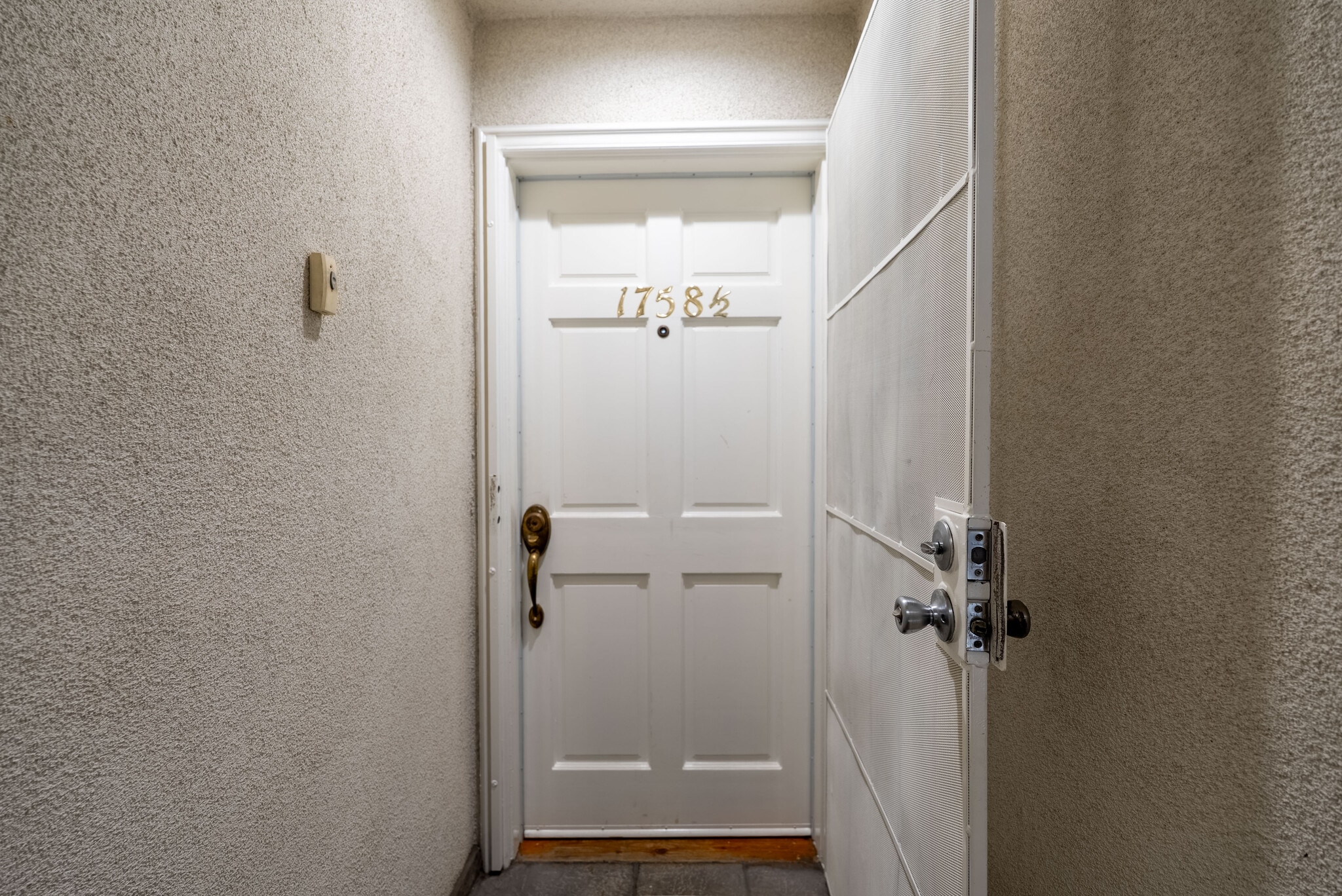 Building Photo - 1758 N Alexandria Ave