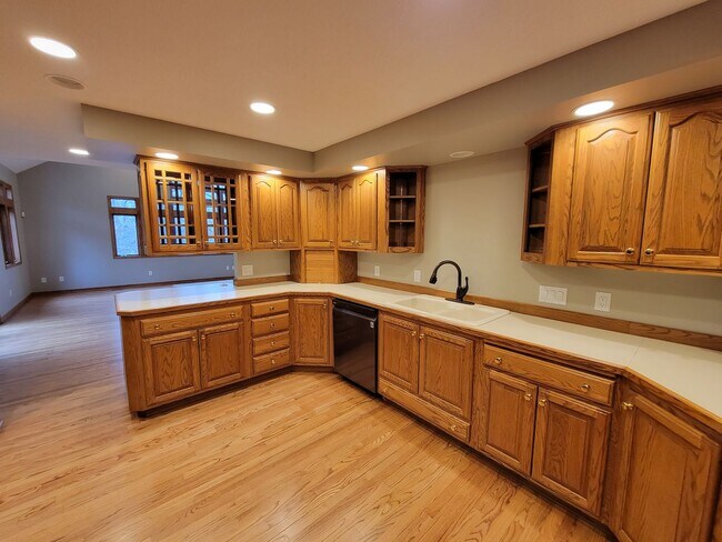 Building Photo - Upscale and Spacious Cedar Falls House for...