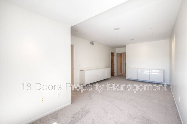 Building Photo - 2239 Del Mar Scenic Pkwy