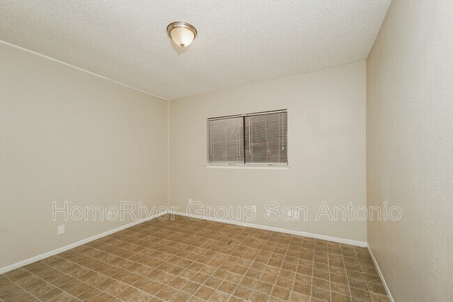 Building Photo - 5455 Port Townsend Dr