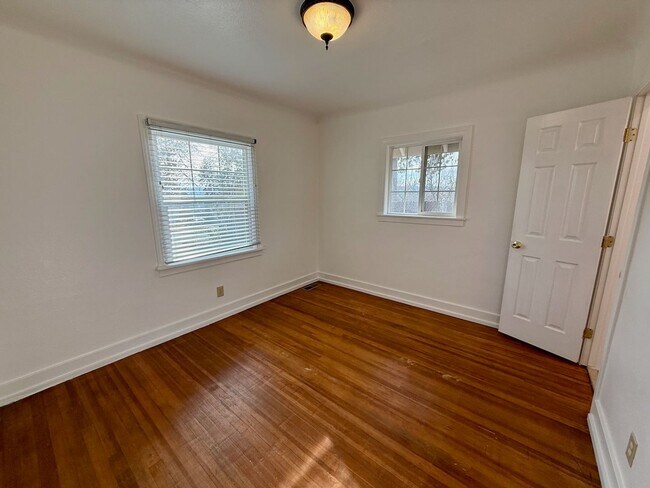 Building Photo - Beautiful 3 Bed 2 Bath Spokane Home w/ Detached Garage and Large Fully-Fenced Yard!