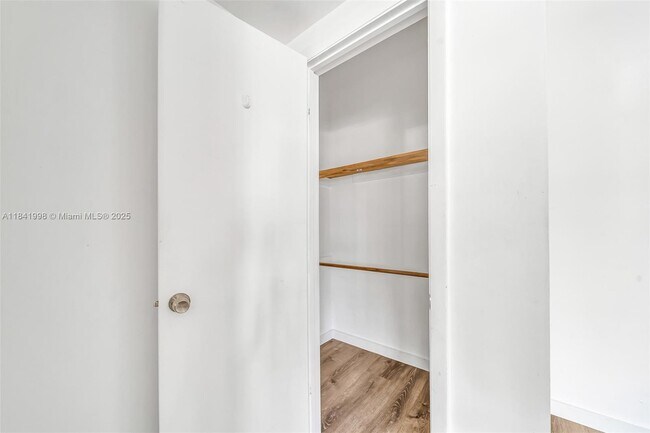 Building Photo - 402 NW 12th Ave