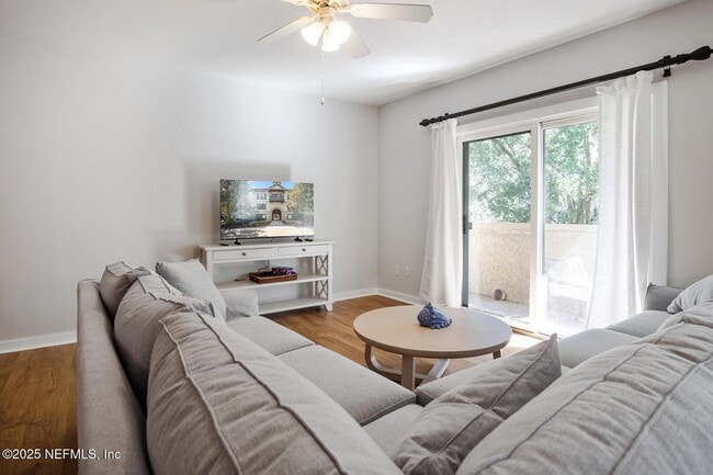 Building Photo - 945 Registry Blvd