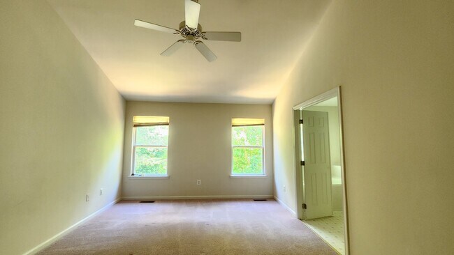 Building Photo - Townhome in Island Creek Subdivision
