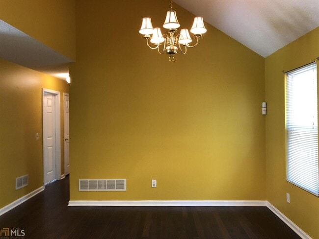 Building Photo - 5955 Graywood Cir SE