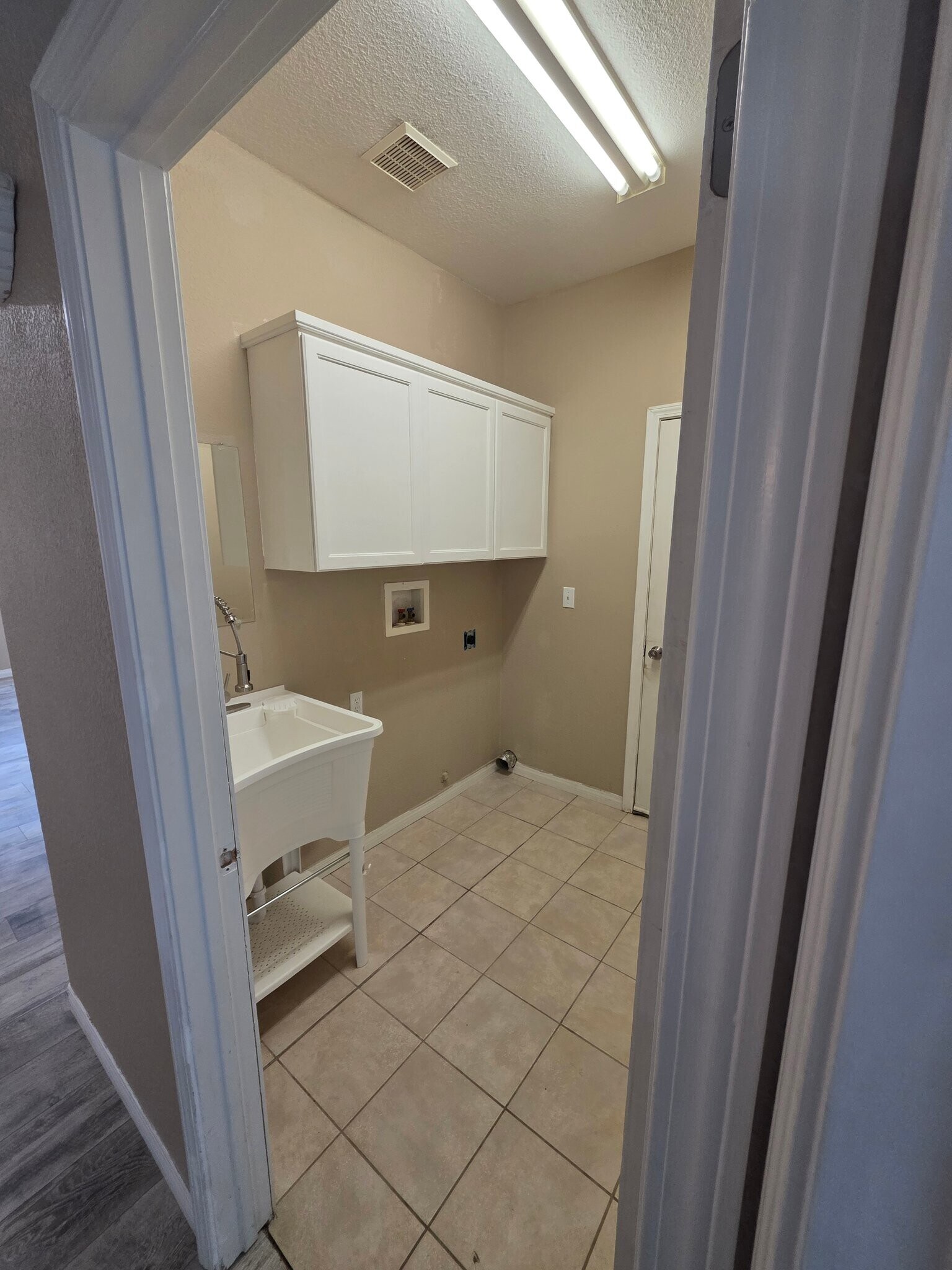 Building Photo - 8173 Viburnum Ave