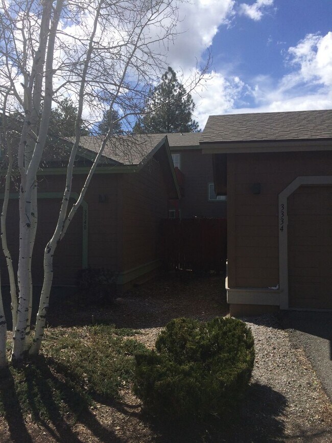 Building Photo - wonderful 3 bedroom townhome with a great location!