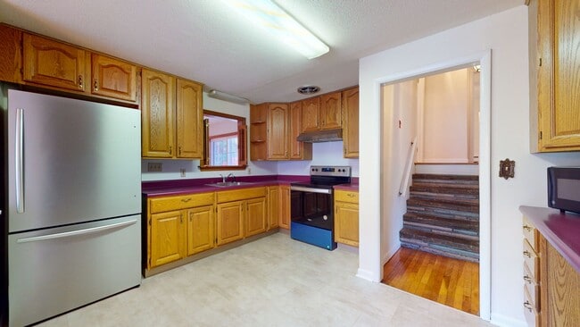 Building Photo - 3 Bedroom Split Level in Woodbridge