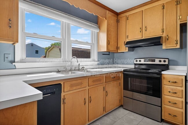 Building Photo - 204 Cleopatra Ct