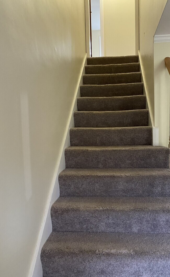 Building Photo - 13 Ellen Lane