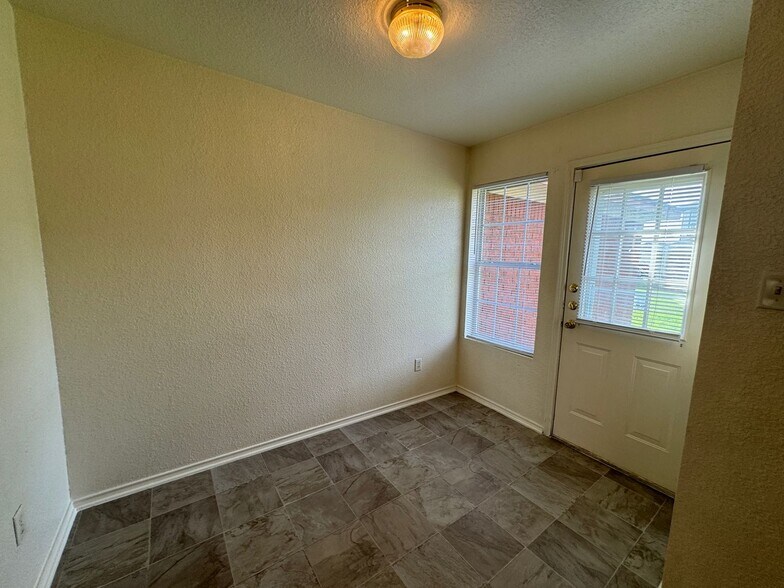 Building Photo - 4407 Jeff Scott Dr