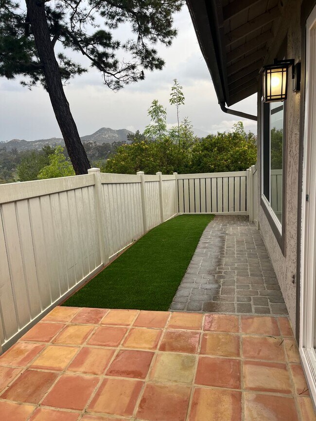 Building Photo - Fully Upgraded 3 Bed/2 Bath Condo - Poway