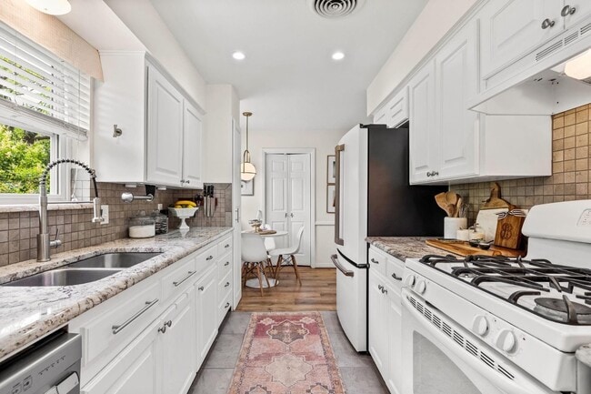 Building Photo - 7805 Eagle Trail