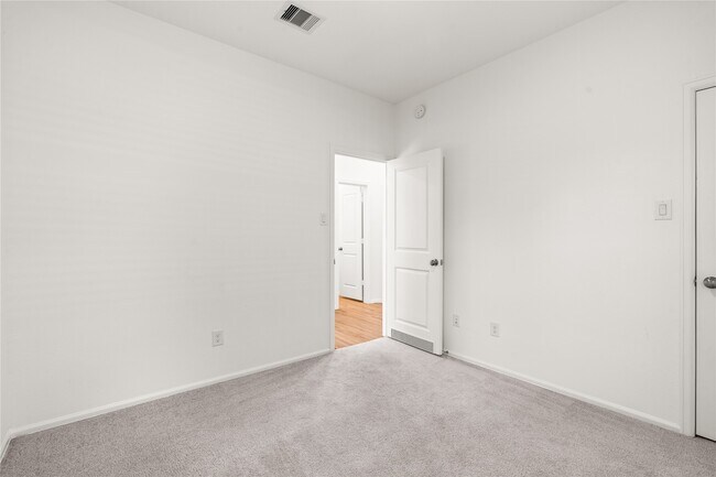 Building Photo - 2039 Barrett Gables Dr