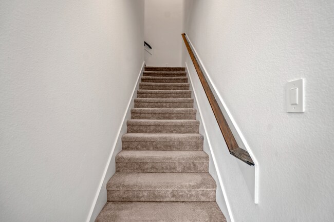 Building Photo - 613 Royal Arch Dr