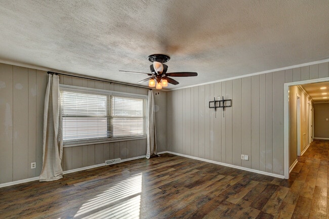 Building Photo - 1409 Delview Rd