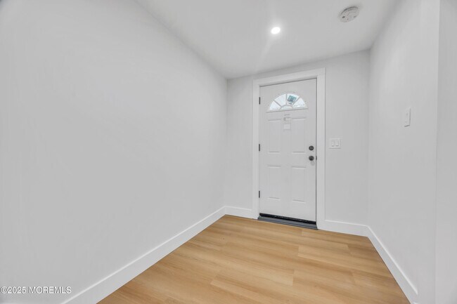 Building Photo - 6 Orchard St