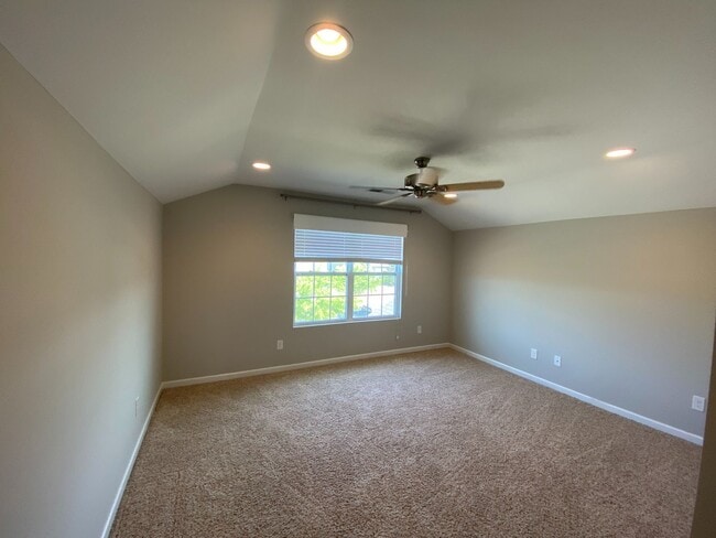 Building Photo - Move-in ready, 1.5 story home located in t...