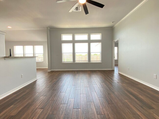 Building Photo - UPDATED 4 BEDROOM IN COQUINA BAY!