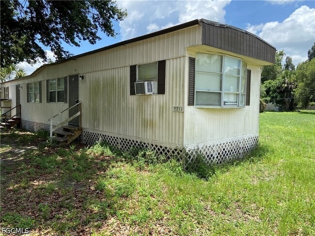 Building Photo - 2211 Cantor Ln
