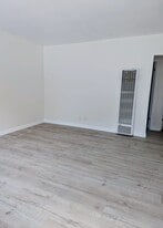 Building Photo - 4427 W 154th St