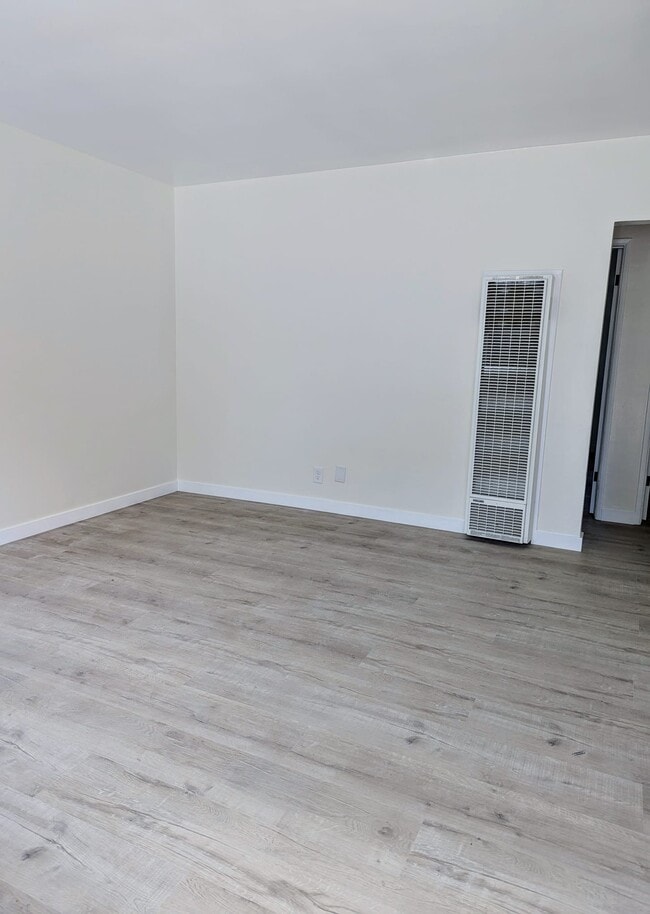 Building Photo - 4427 W 154th St