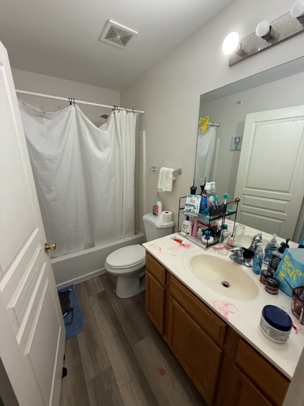 Building Photo - 1527 Yellowstone Dr