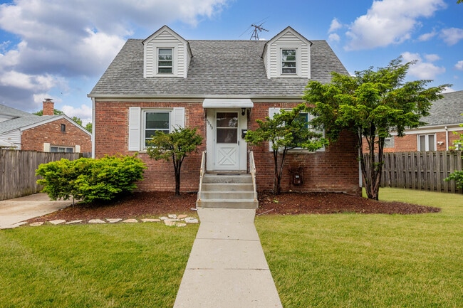 Primary Photo - 5030 W 64th Pl