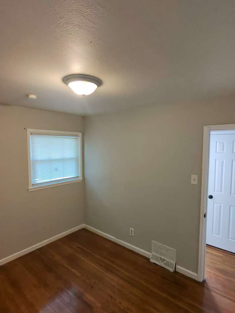 Building Photo - 10421 Renfrew Dr