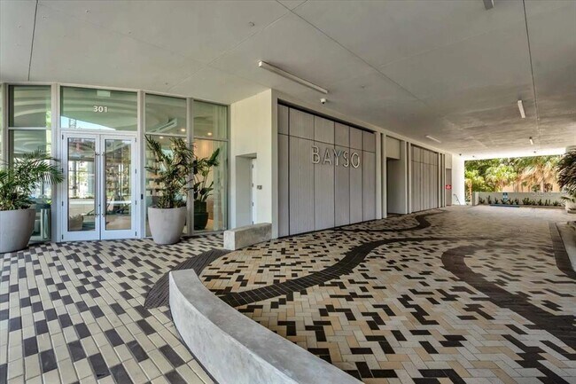 Building Photo - 301 Quay Commons Dr