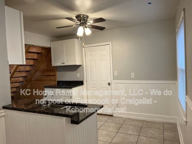 Building Photo - 8009 Summit St